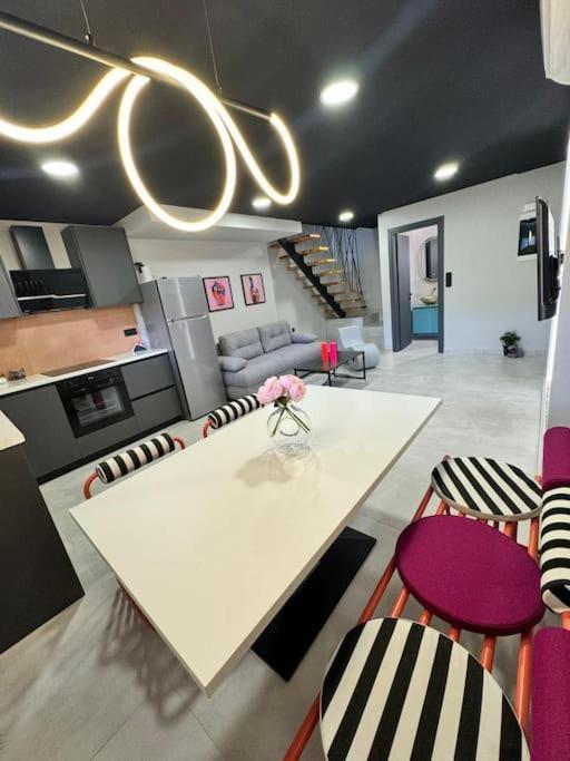 Pop Art Maisonette Янина Экстерьер фото