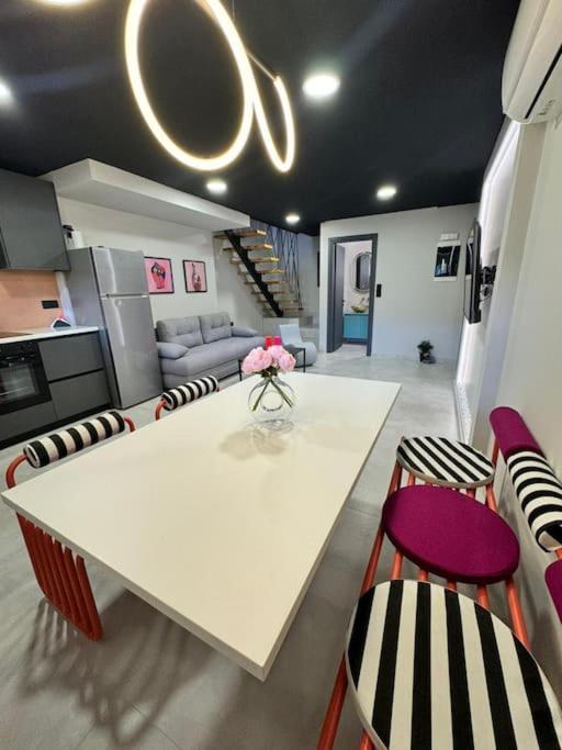Pop Art Maisonette Янина Экстерьер фото